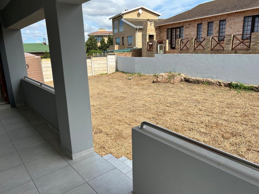 5 Bedroom Property for Sale in Wavecrest Eastern Cape